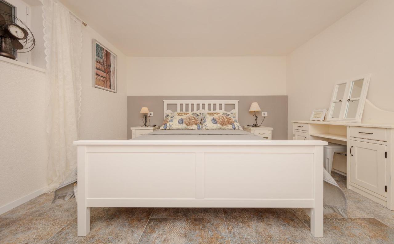 Casa Mia - Apartman Zara เมดูลิน ภายนอก รูปภาพ