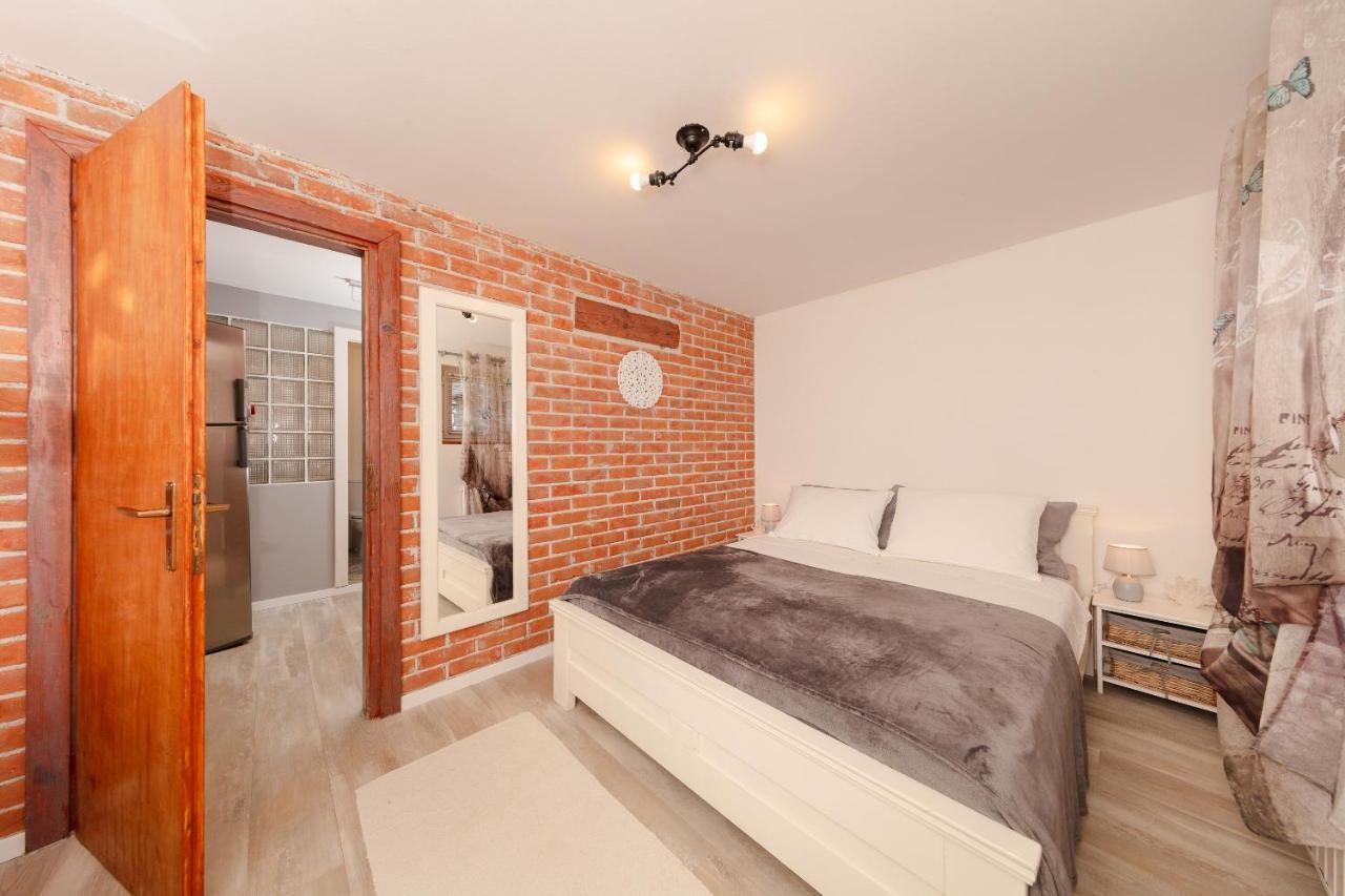 Casa Mia - Apartman Zara เมดูลิน ภายนอก รูปภาพ